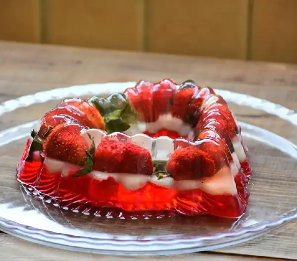 تعبیر خواب ژله توت فرنگی امام صادق + ژله سفید هدیه گرفتن دختر مجرد