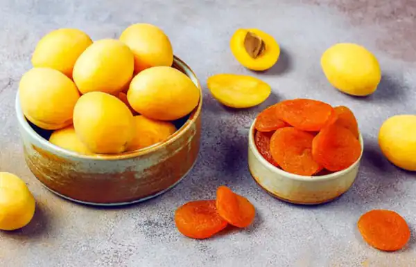 تعبیر خواب آلو قیسی برای زن متاهل + چیدن قیسی از درخت برای دختر مجرد