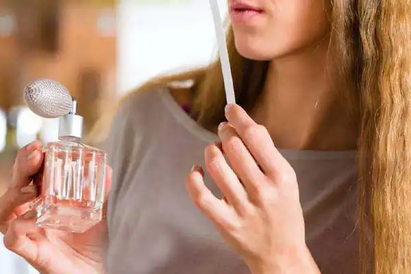 تعبیر خواب عطر هدیه گرفتن از مرده + عطر هدیه گرفتن از زن و معضوق امام صادق