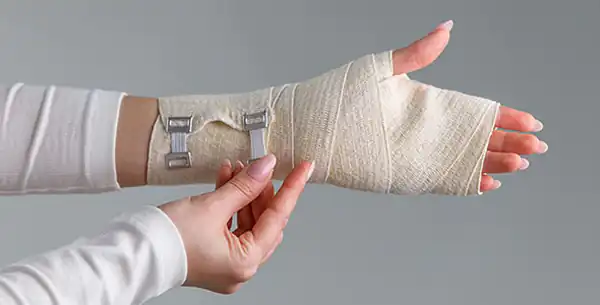 تعبیر خواب باند پیچی + دست باند پیچی شده مرده و صورت باندپیچی شده