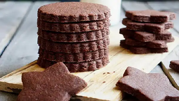 تعبیر خواب بیسکویت شکلاتی + هدیه گرفتن برای دختر مجرد و دادن بیسکویت به دیگران