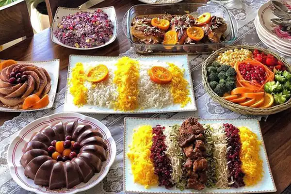تعبیر خواب غذا خوردن سر سفره + دیگران و سر سفره نشستن با فامیل و خانواده معشوق