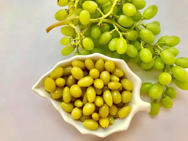 تعبیر خواب غوره برای زن باردار + غوره سبز برای دختر مجرد روی درخت
