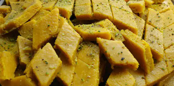 تعبیر خواب حلوا زرد + حلوا گرفتن از دیگران و حلوا درست کردن برای مرده