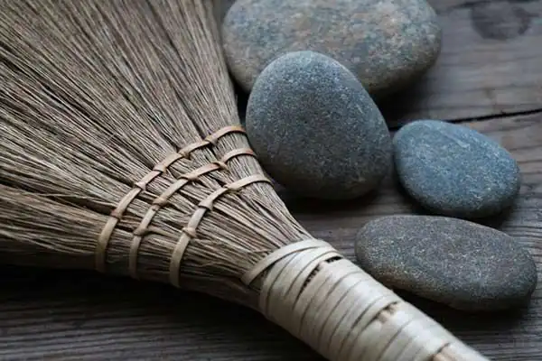 تعبیر خواب جارو زدن پشت بام + کندن پشت بام و روییدن درخت در پشت بام