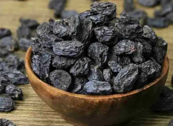 تعبیر خواب کشمش سیاه حضرت یوسف + کشمش گرفتن از دیگران برای دختر مجرد