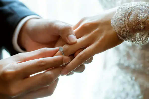 تعبیر خواب خبر ازدواج دیگران + خبر عروسی دختر مجرد و خبر ازدواج پسر مجرد