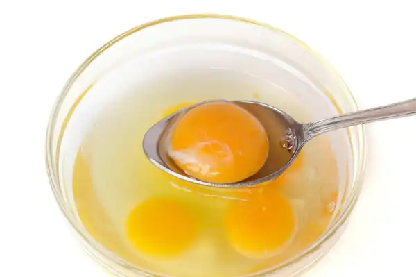 تعبیر خواب خوردن زرده تخمه مرغ + تخم مرغ چند زرده خام و برای دختر مجرد