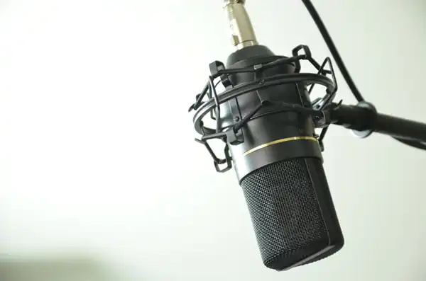 تعبیر خواب میکروفن + برای دختر مجرد و بلندگو ابن سیرین و با بلندگو حرف زدن
