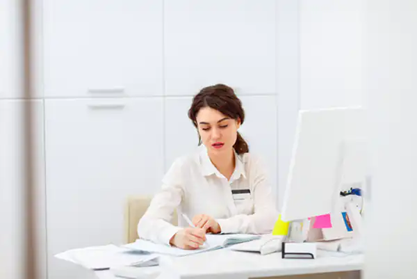 تعبیر خواب منشی از دید منوچهر مطیعی و لیلا برایت برای دختر مجرد و زن باردار