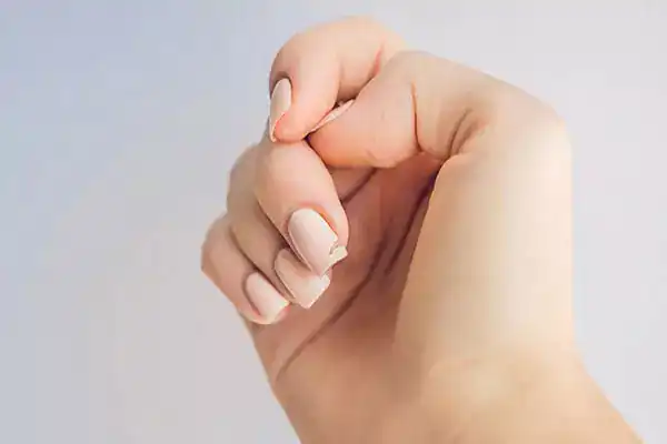 تعبیر خواب ناخن شکسته شده دست + شکستن ناخن حضرت یوسف و امام صادق