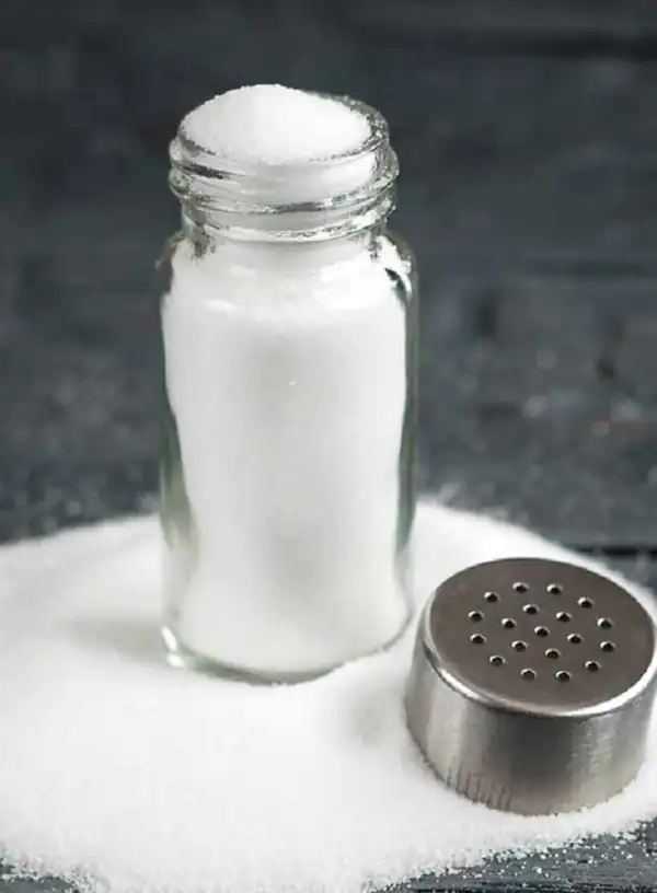 تعبیر خواب نمک خواستن مرده + نمک پاشیدن روی مرده و نمک هدیه گرفتن