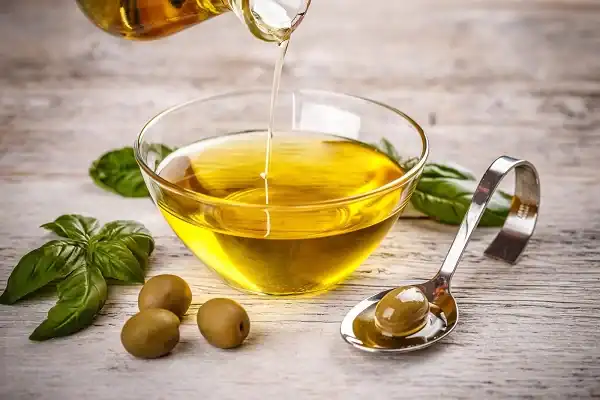 تعبیر خواب ریختن روغن + روی فرش و روغن مایع برای دختر مجرد از امام صادق