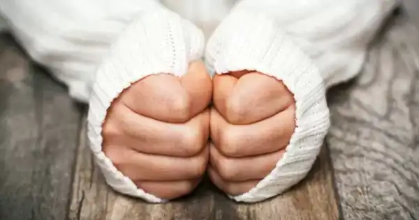 تعبیر خواب سرد بودن دست + سرد بودن مرده و بدن و کشیدن دست توسط مرده