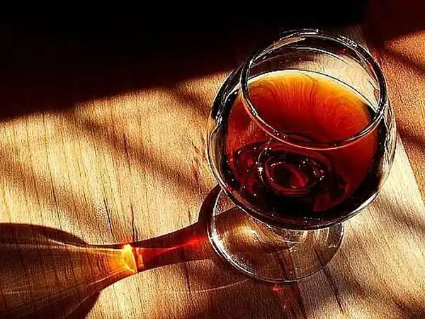 تعبیر خواب شراب خوردن مرده + از نظر حضرت یوسف و مشروب دادن مرده به زنده