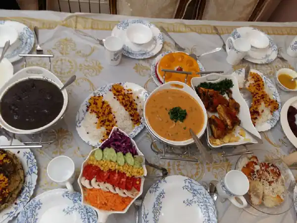 تعبیر خواب سفره انداختن مرده + سر سفره نشستن با مرده و مرده سر سفره خالی