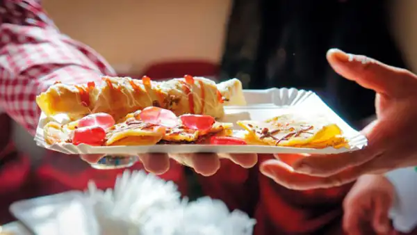 تعبیر خواب تنقلات دادن به مرده + گرفتن آجیل از مرده و گردو دادن به مرده