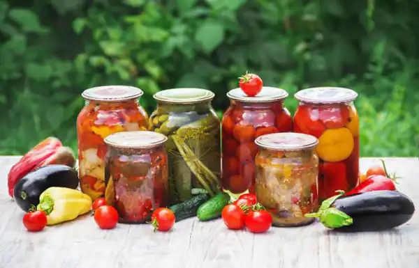 تعبیر خواب ترشی برای زن باردار + ترشی بادمجان و مخلوط انداختن و ریختن ترشی