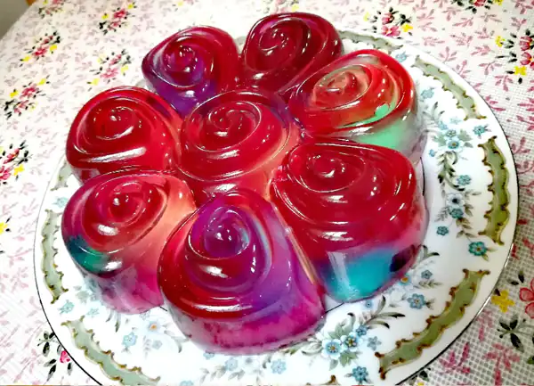 تعبیر خواب ژله رنگارنگ + ژله قرمز برای دختر مجرد و ژله سفید هدیه گرفتن