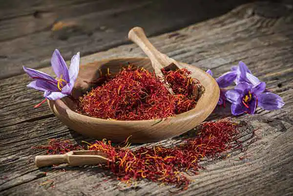 تعبیر خواب زعفران خریدن + از دید امام صادق و حضرت یوسف و زعفران خشک و تازه