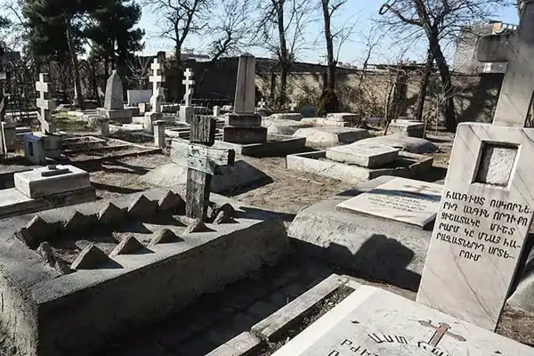 تعبیر خواب قبرستان مسیحیان + رفتن به قبرستان مسیحیان و گم شدن در قبرستان مسیحیان