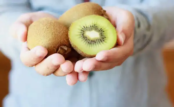 تعبیر خواب کیوی برای زن باردار + کیوی و زایمان زن باردار و کیوی و جنسیت جنین