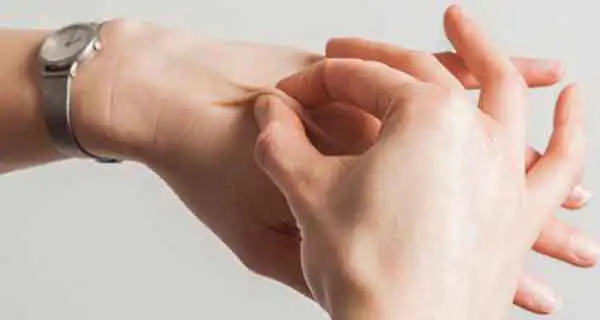 تعبیر خواب نیشگون گرفتن مرده + نیشگون گرفتن از مرده و نیشگون گرفتن و درد