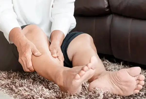 تعبیر خواب نیشگون گرفتن پا + نیشگون گرفتن دردناک و نیشگون گرفتن و خنده