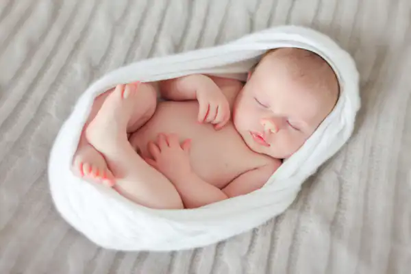 تعبیر خواب نوزاد تازه متولد شده + بغل کردن و شیر دادن به نوزاد تازه متولد شده
