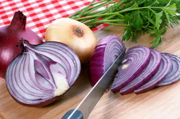 تعبیر خواب پیاز خوردن برای زن متاهل + پیاز خام و گریه و غم و رهایی از مشکلات