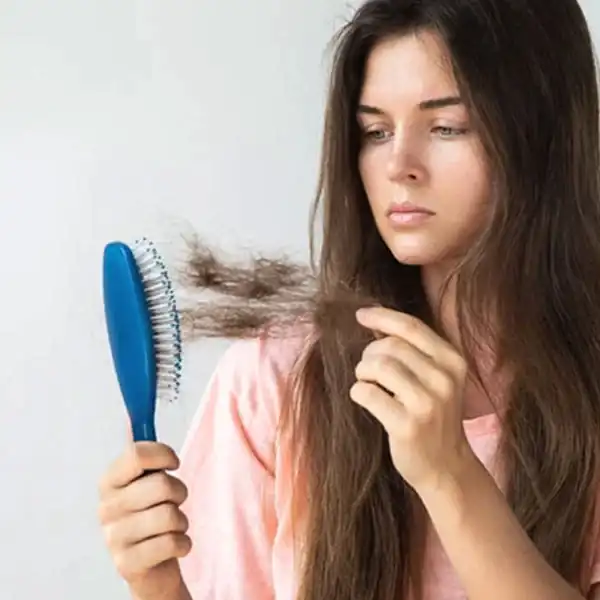تعبیر خواب ریزش مو سر زن + ریزش مو و کچل شدن زن و ریزش مو و زیبایی زن
