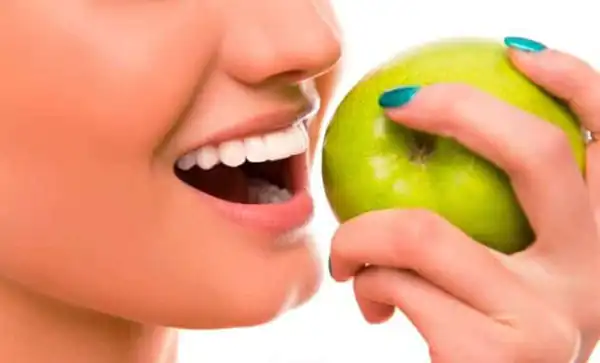 تعبیر خواب سیب سبز خوردن برای زن متاهل + سیب سبز رسیده و احساس لذت و سلامتی