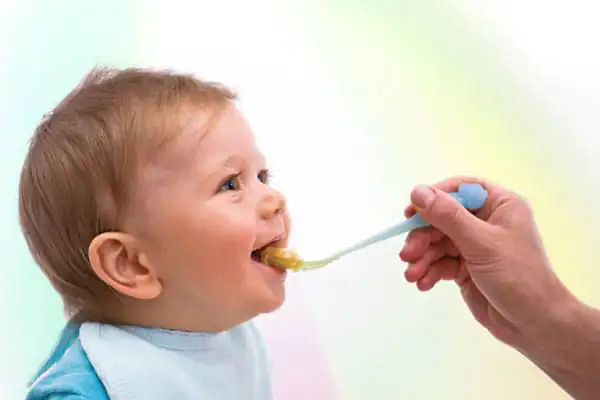 تعبیر خواب غذا دادن به بچه برای زن متاهل + از دید ابن سیرین و امام صادق