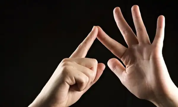 تعبیر خواب حرف زدن ناشنوا + برای زن متاهل و باردار و دختر مجرد و از دید مولف