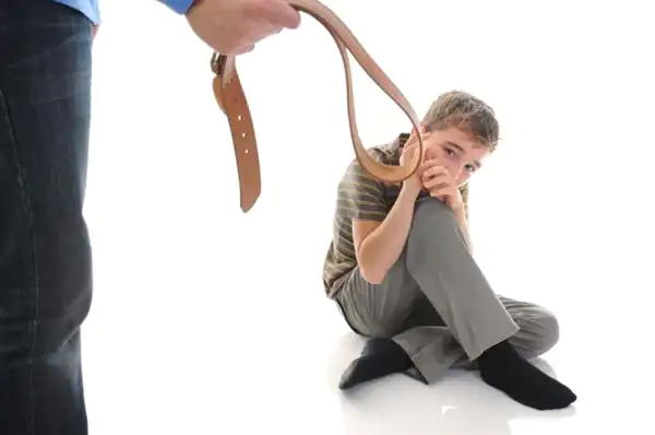 تعبیر خواب سیلی زدن به صورت پسر بچه برای زن متاهل + از دید ابن سیرین و امام صادق