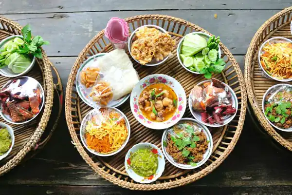 تعبیر خواب تقسیم غذا + برای زن متاهل و باردار و دختر مجرد و از دید مولف