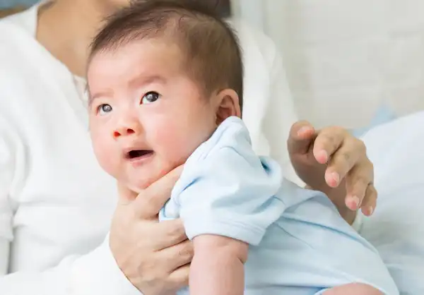 تعبیر خواب آروغ زدن بچه + برای زن متاهل و باردار و دختر مجرد از دید مولف
