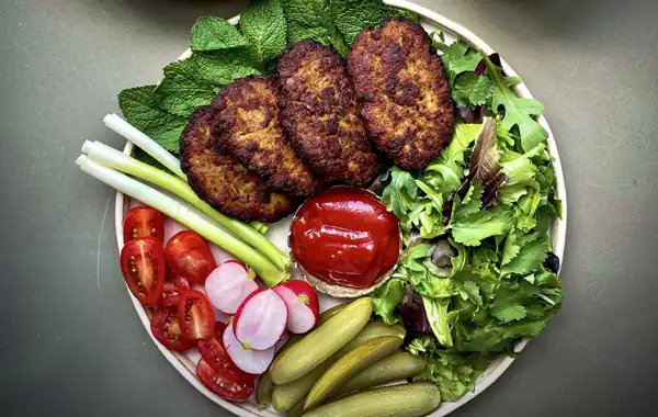 تعبیر خواب کتلت چیست + برای زن متاهل و باردار و دختر مجرد و از دید مولف