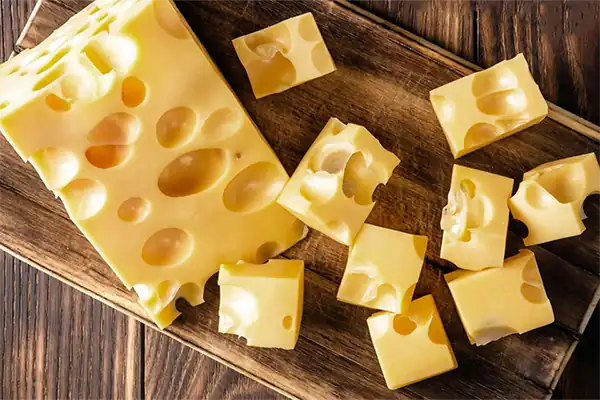 تعبیر خواب پنیر گرفتن + برای زن متاهل و باردار و دختر مجرد و از دید مولف