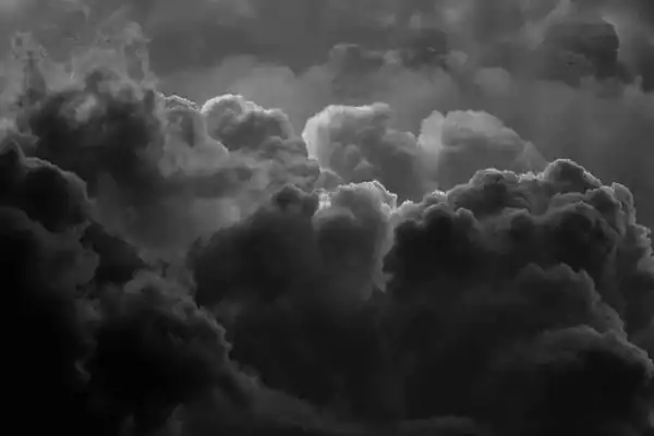 تعبیر خواب ابر سیاه + برای زن متاهل و باردار و دختر مجرد و از دید مولف
