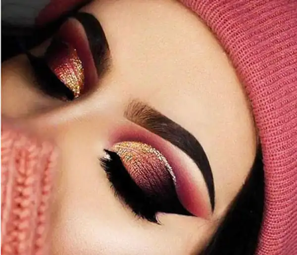 تعبیر خواب آرایش چشم زن + برای زن متاهل و باردار و دختر مجرد و از دید مولف