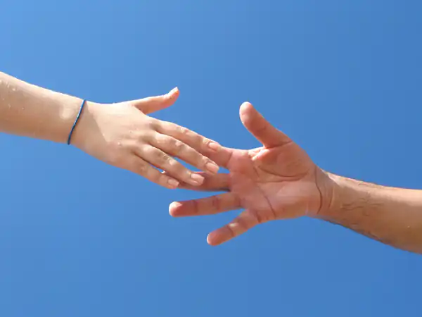 تعبیر خواب آشتی با خواهر شوهر + برای زن متاهل و باردار و دختر مجرد و از دید مولف