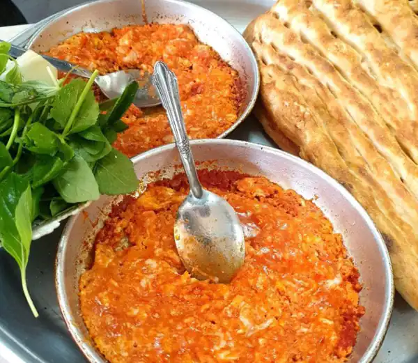 تعبیر خواب دیدن املت + برای زن متاهل و باردار و دختر مجرد و از دید مولف