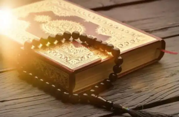 تعبیر خواب خواندن سوره حمد برای مرده + برای زن متاهل و باردار و دختر مجرد و از دید مولف