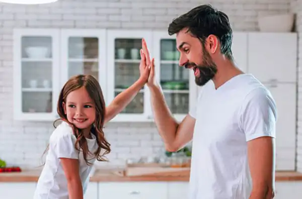 تعبیر خواب مورد تشویق قرار گرفتن + برای زن متاهل و باردار و دختر مجرد از دید مولف