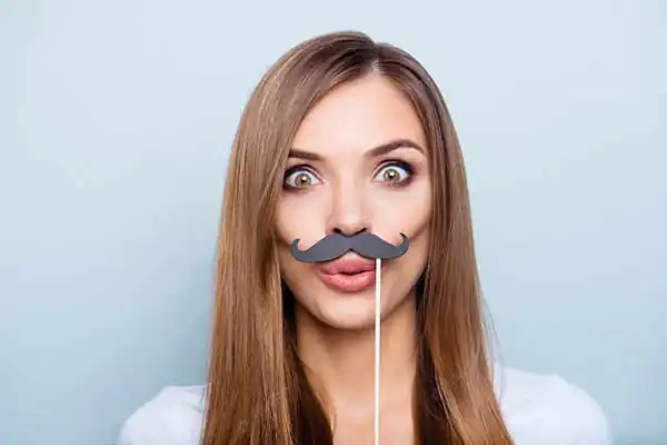 تعبیر خواب سبیل درآوردن دختر مجرد + برای زن متاهل و باردار و دختر مجرد