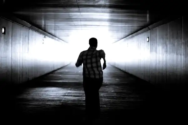 تعبیر خواب ترسیدن از تاریکی + برای زن متاهل و باردار و دختر مجرد و از دید مولف