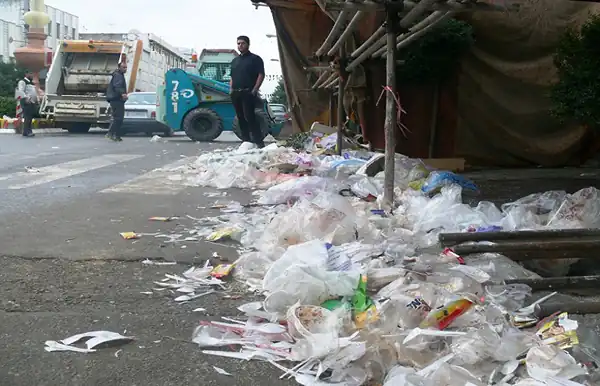 تعبیر خواب زباله خوردن + برای زن متاهل و باردار و دختر مجرد و از دید مولف