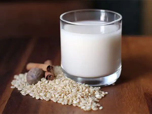 تعبیر خواب شیر خوردنی برای دختر مجرد + برای زن متاهل و باردار و دختر مجرد و از دید مولف