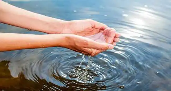 تعبیر خواب نماز خواندن در آب زلال + معنی نماز خواندن در آب زلال در خواب های ما چیست